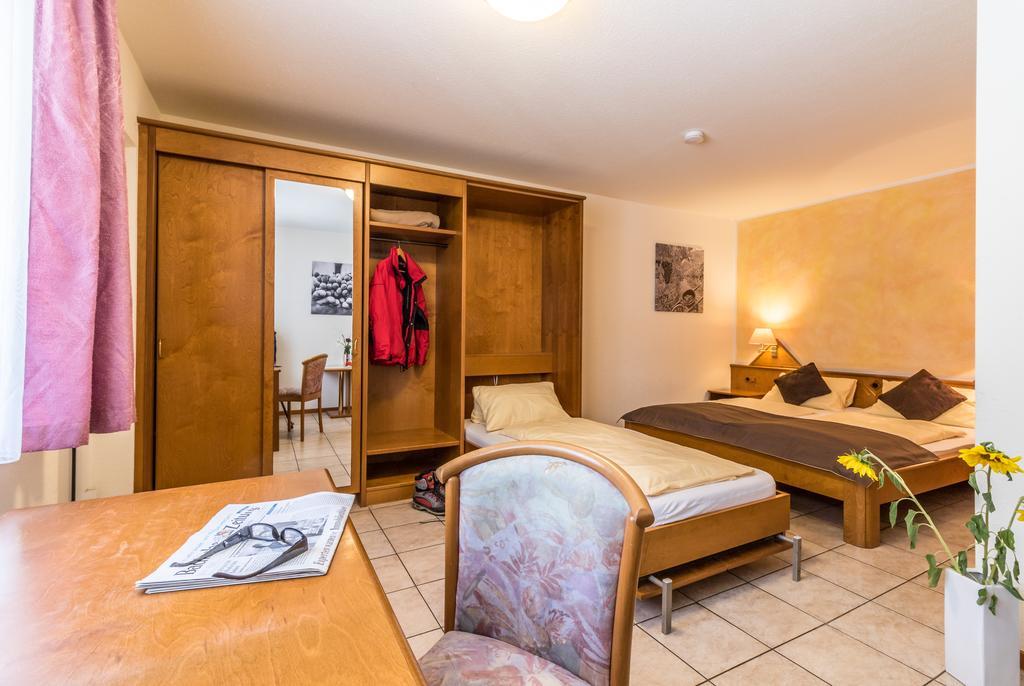 Hotel Loewen Garni Oberrimsingen Pokoj fotografie